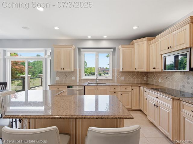 56015 Parkview Drive, Shelby Charter Township, MI 48316