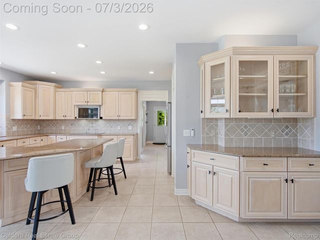 56015 Parkview Drive, Shelby Charter Township, MI 48316