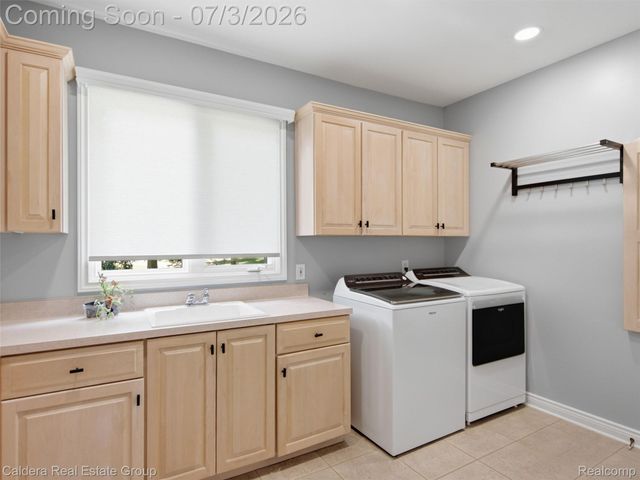 56015 Parkview Drive, Shelby Charter Township, MI 48316