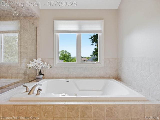 56015 Parkview Drive, Shelby Charter Township, MI 48316