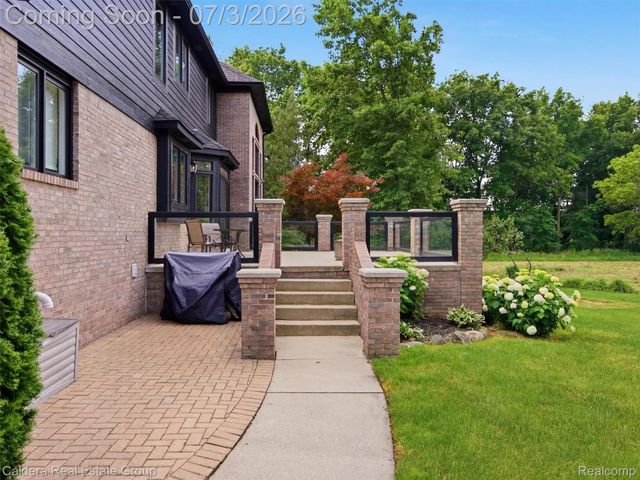 56015 Parkview Drive, Shelby Charter Township, MI 48316