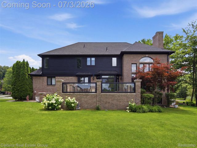 56015 Parkview Drive, Shelby Charter Township, MI 48316