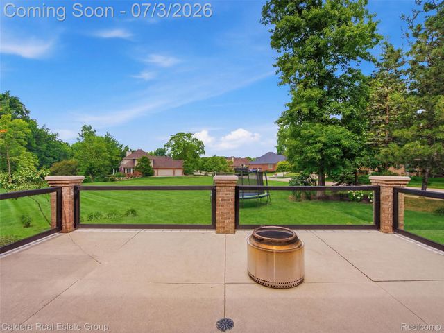 56015 Parkview Drive, Shelby Charter Township, MI 48316