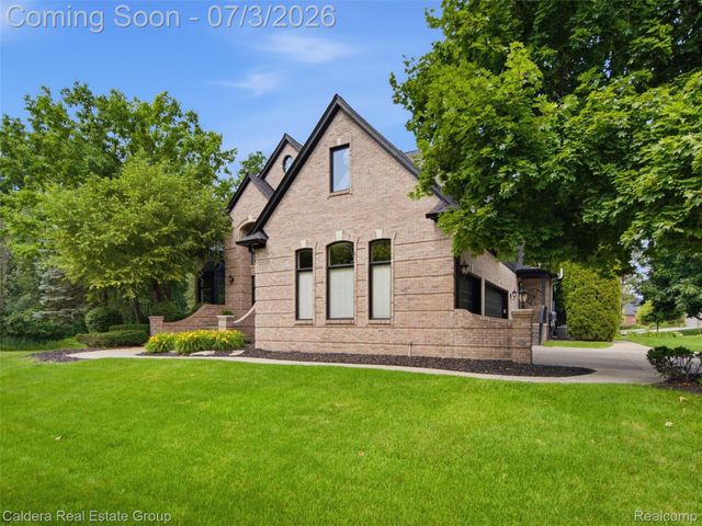56015 Parkview Drive, Shelby Charter Township, MI 48316