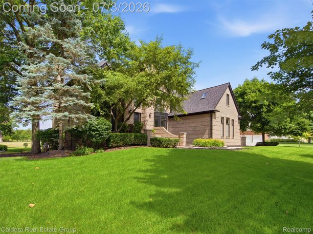 56015 Parkview Drive, Shelby Charter Township, MI 48316