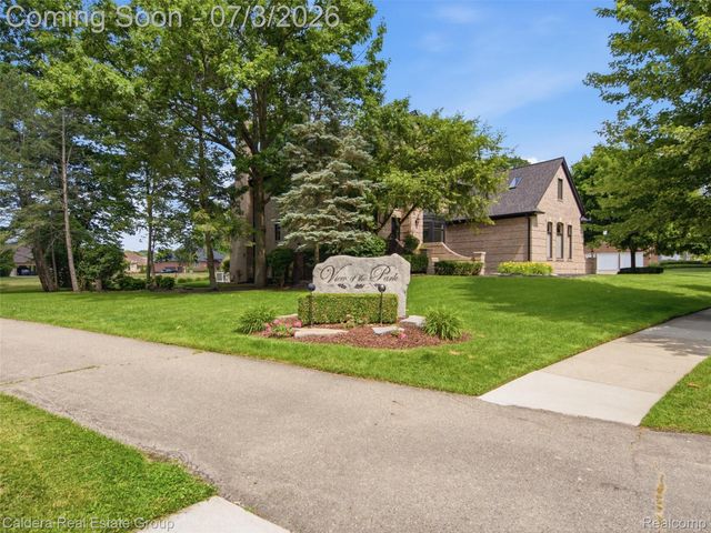 56015 Parkview Drive, Shelby Charter Township, MI 48316