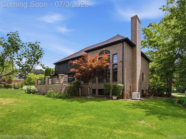 56015 Parkview Drive, Shelby Charter Township, MI 48316