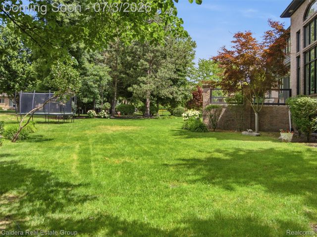 56015 Parkview Drive, Shelby Charter Township, MI 48316
