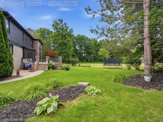 56015 Parkview Drive, Shelby Charter Township, MI 48316