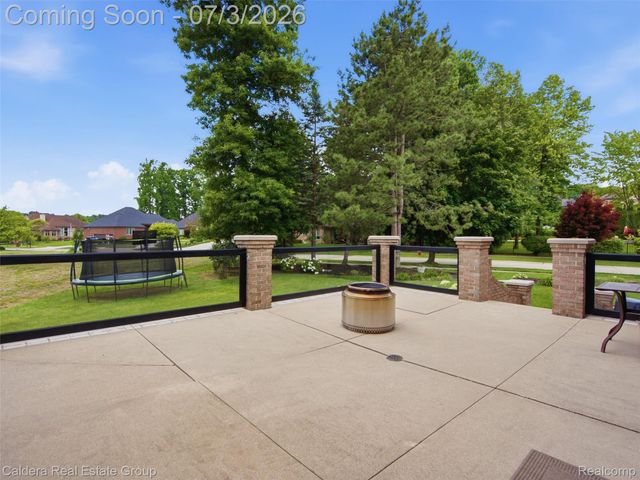 56015 Parkview Drive, Shelby Charter Township, MI 48316