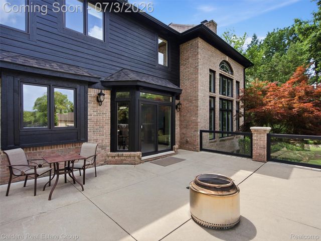 56015 Parkview Drive, Shelby Charter Township, MI 48316