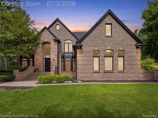 56015 Parkview Drive, Shelby Charter Township, MI 48316