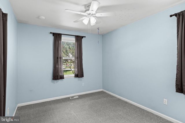 16 MILL CT, Sicklerville, NJ 08081
