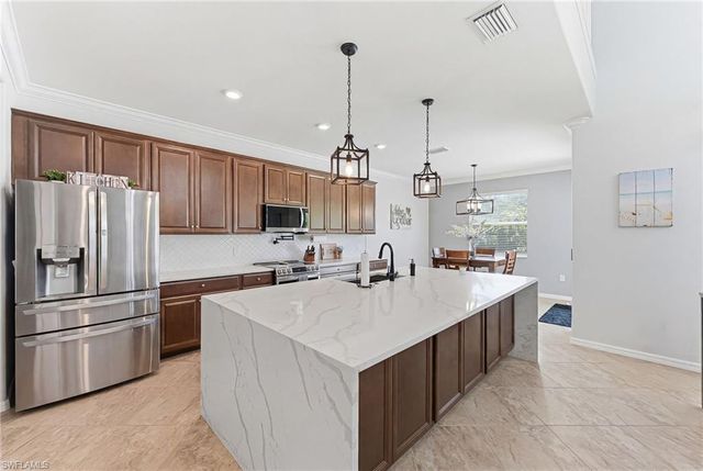 2175 Vermont LN, Naples, FL 34120