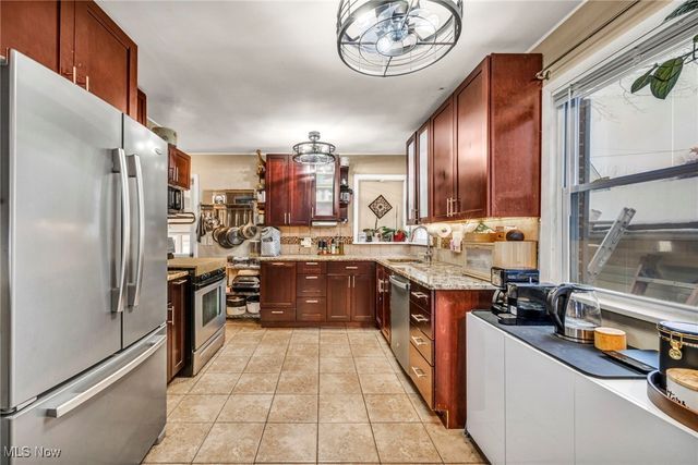 37865 Lorie Boulevard, Avon, OH 44011