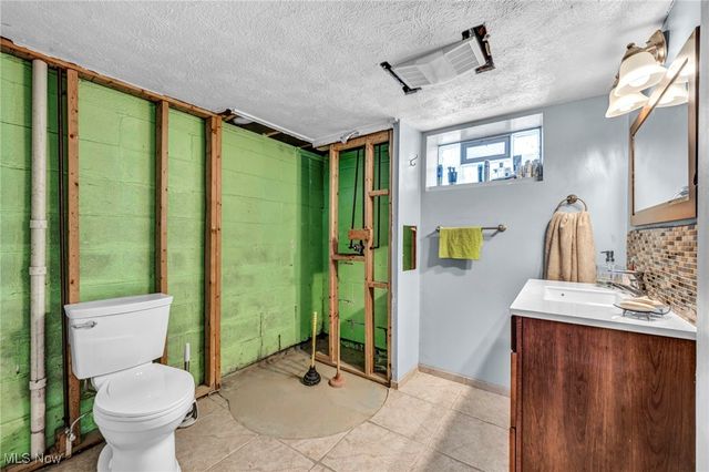 37865 Lorie Boulevard, Avon, OH 44011