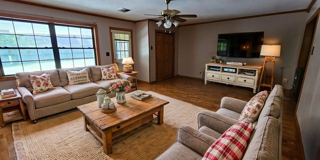 1212 Onstead St, Morgan City, LA 70380