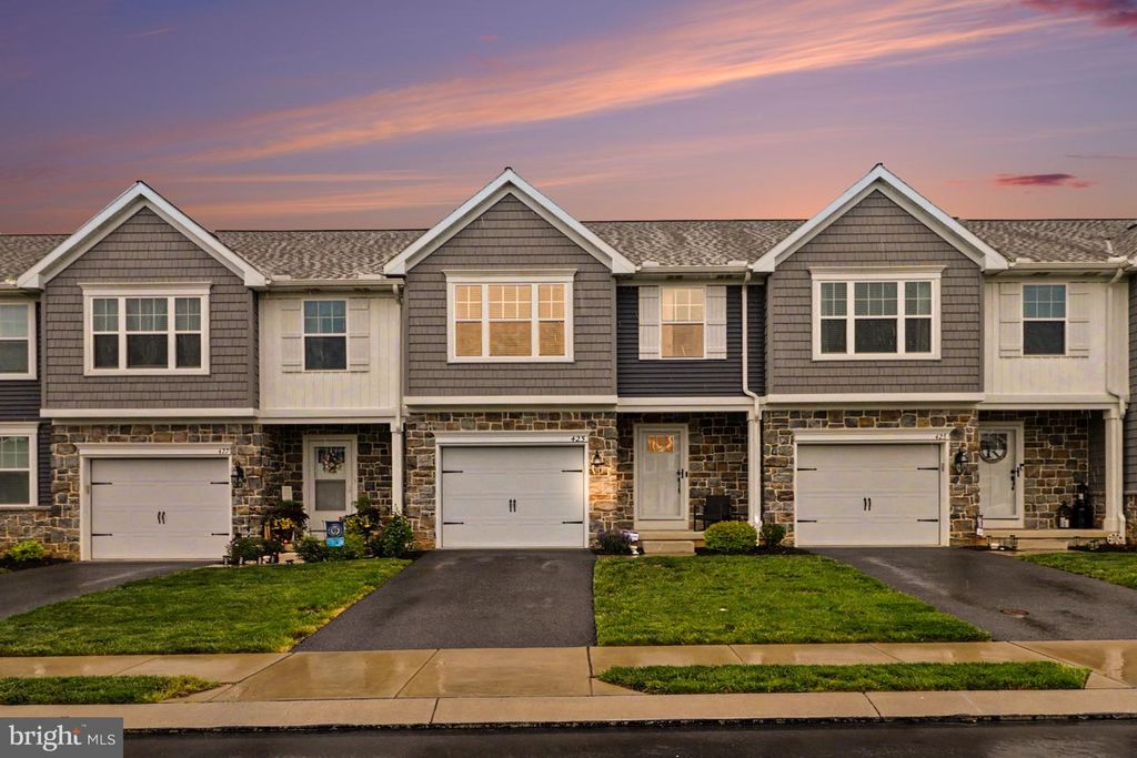 425 MAYAPPLE DR, Annville, PA 17003