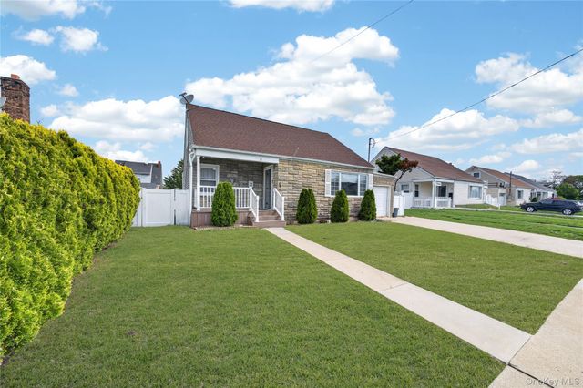 18 President Street, Freeport, NY 11520