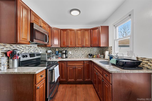 18 President Street, Freeport, NY 11520