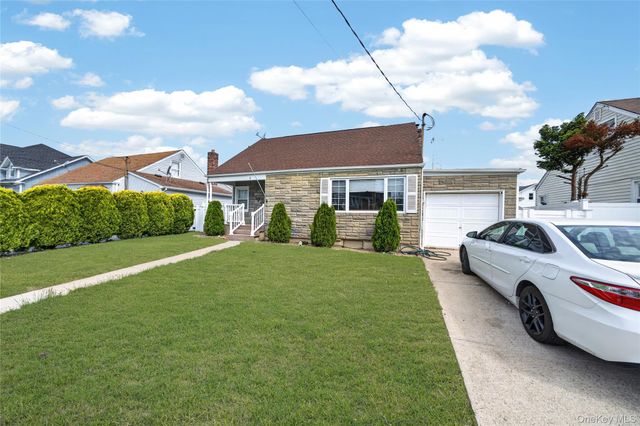 18 President Street, Freeport, NY 11520
