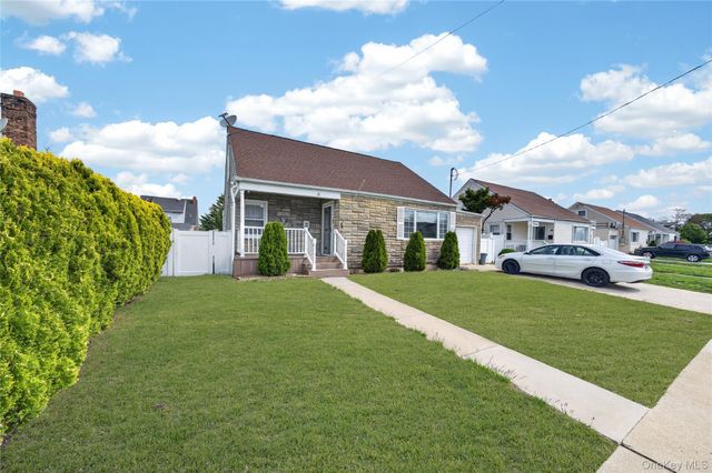 18 President Street, Freeport, NY 11520