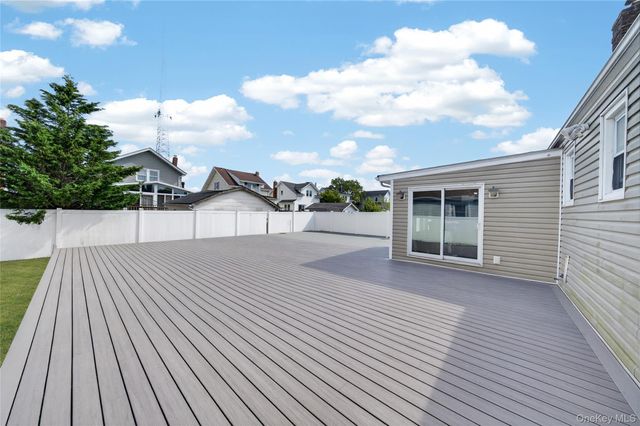 18 President Street, Freeport, NY 11520