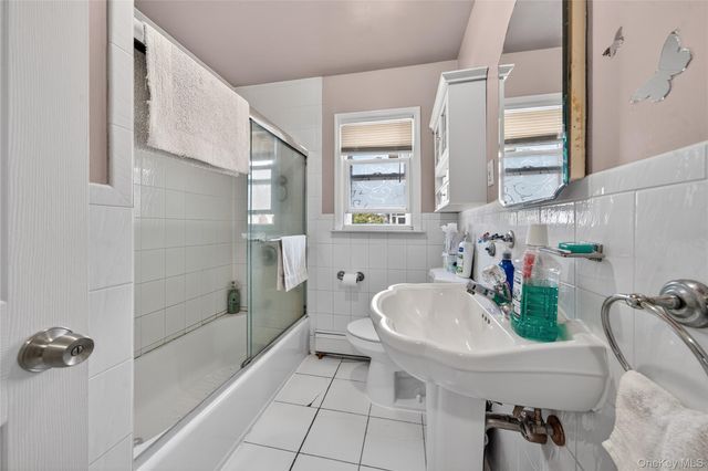 18 President Street, Freeport, NY 11520