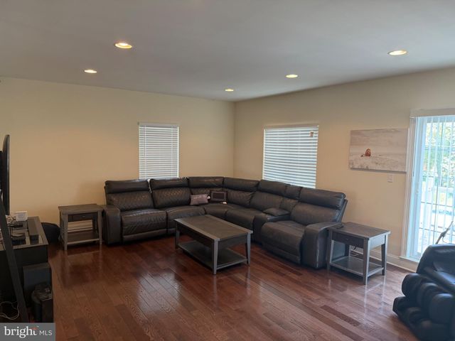 7804-00 LARGE ST, Philadelphia, PA 19152