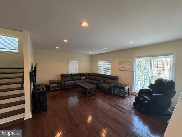 7804-00 LARGE ST, Philadelphia, PA 19152