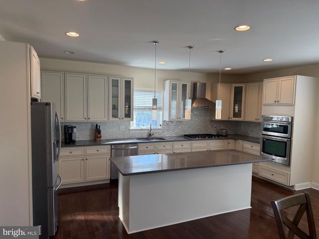 7804-00 LARGE ST, Philadelphia, PA 19152