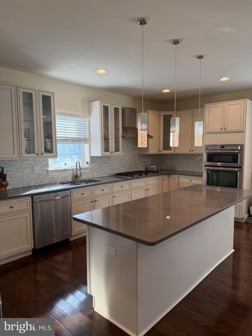 7804-00 LARGE ST, Philadelphia, PA 19152