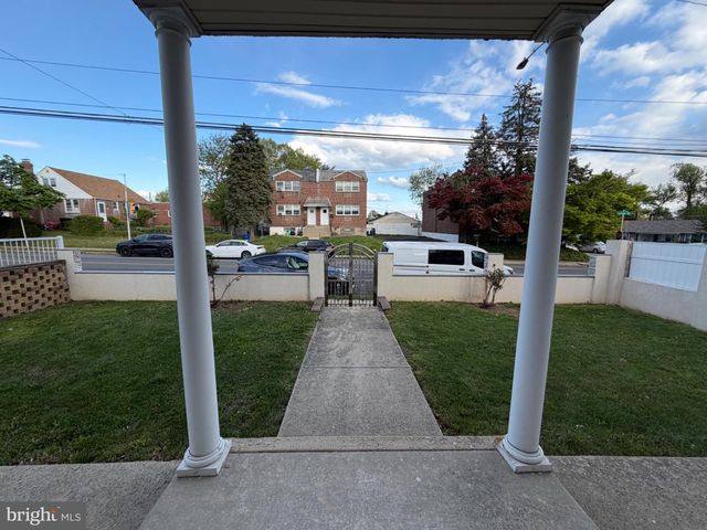 7804-00 LARGE ST, Philadelphia, PA 19152