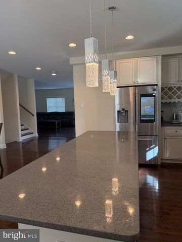 7804-00 LARGE ST, Philadelphia, PA 19152