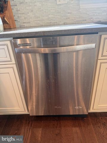 7804-00 LARGE ST, Philadelphia, PA 19152