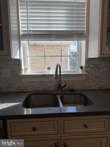 7804-00 LARGE ST, Philadelphia, PA 19152