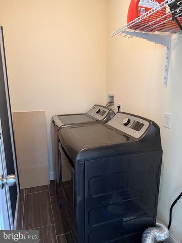 7804-00 LARGE ST, Philadelphia, PA 19152