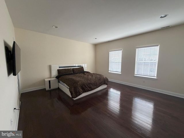 7804-00 LARGE ST, Philadelphia, PA 19152