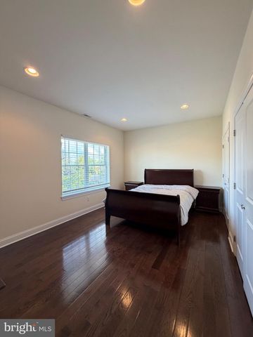 7804-00 LARGE ST, Philadelphia, PA 19152