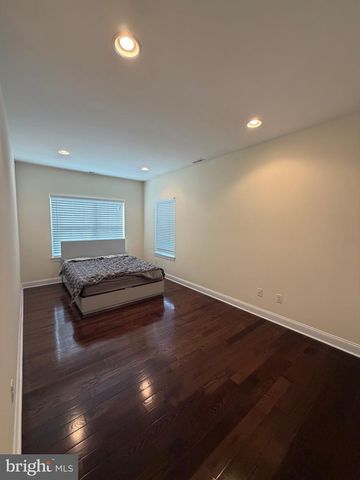 7804-00 LARGE ST, Philadelphia, PA 19152