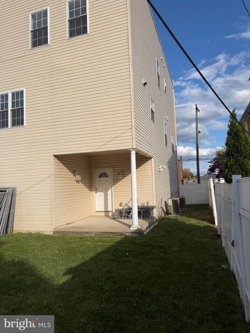 7804-00 LARGE ST, Philadelphia, PA 19152