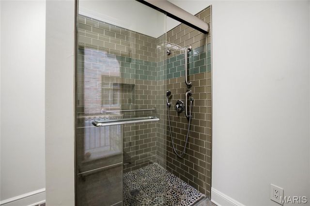 44 Broadview Drive, Clayton, MO 63105