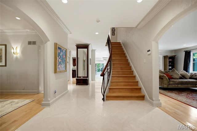 44 Broadview Drive, Clayton, MO 63105