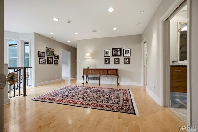 44 Broadview Drive, Clayton, MO 63105
