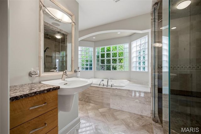 44 Broadview Drive, Clayton, MO 63105