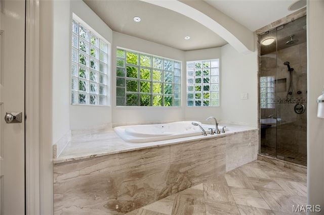 44 Broadview Drive, Clayton, MO 63105