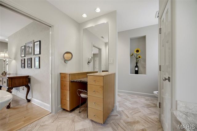 44 Broadview Drive, Clayton, MO 63105