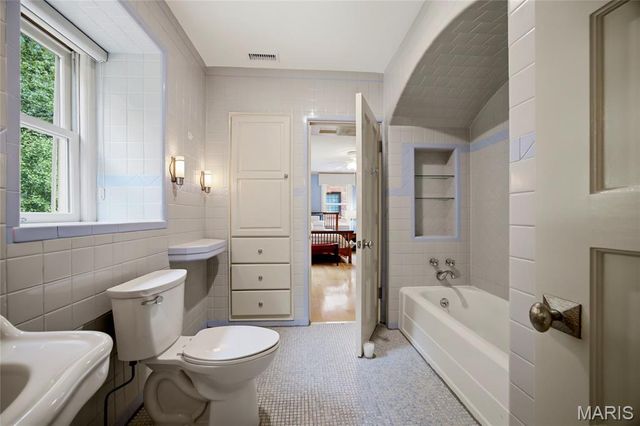 44 Broadview Drive, Clayton, MO 63105