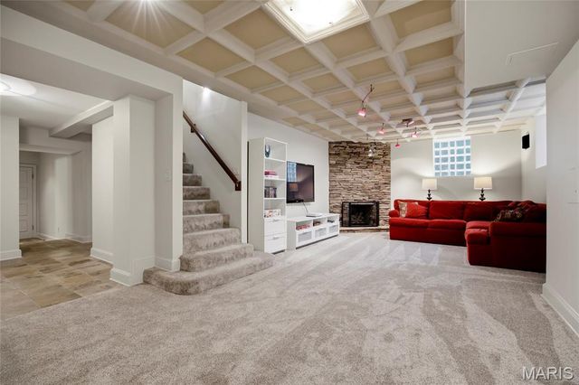 44 Broadview Drive, Clayton, MO 63105