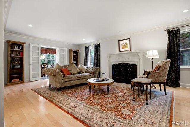 44 Broadview Drive, Clayton, MO 63105